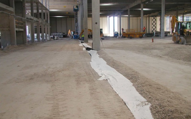 Separacja pod posadzką hali produkcyjnej w Rájecké Lesné