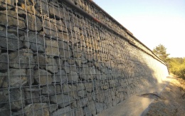 Lelekovice, nadbudowa muru