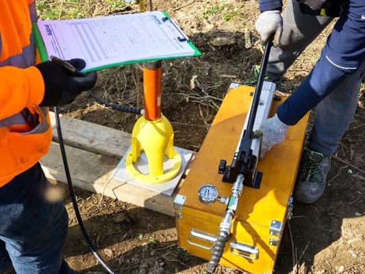 Zabezpieczenie stateczności skarp za pomocą mechanicznych kotew gruntowych i prefabrykowanych drenaży