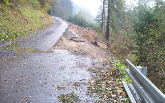 Sanacja osuwiska skarpy drogi II/357 w Strachujowie