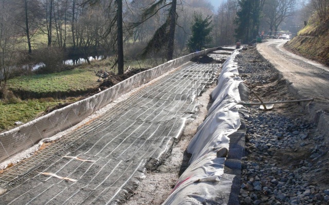 Sanacja osuwiska skarpy drogi II/357 w Strachujowie