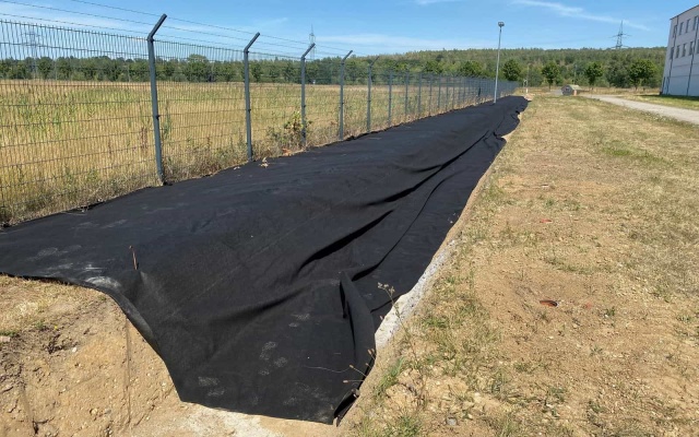 Separacja kruszywa i gruntu w rowie chłonnym