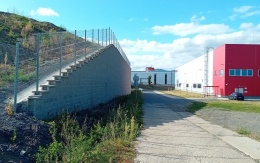 Ściany oporowe w parku przemysłowym w Ostrovie nad Ohří