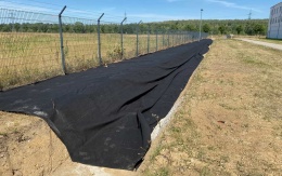 Separacja kruszywa i gruntu w rowie chłonnym