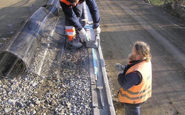 Mury oporowe w systemie Tensartech TW1 i zbrojone strome skarpy w Bučovicach