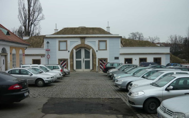 Wzmocnione i zbrojone zbocza przy Písecké bráně w Pradze