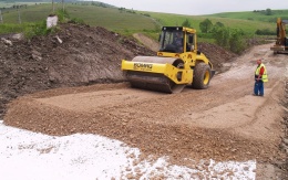 Separacja warstw konstrukcyjnych drogi dojazdowej do tunelu Ovčiarsko