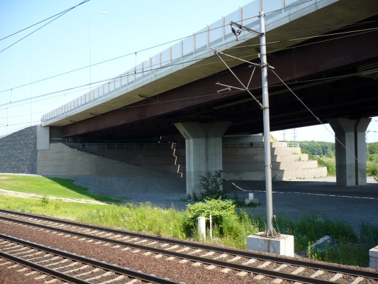 Mostowe przyczółki estakady autostradowej w Ostrawie