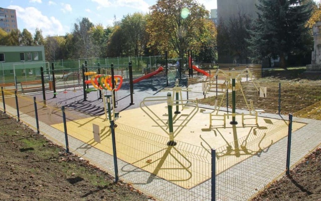 Stabilizacja warstw podbudowy pod placem zabaw w Popradzie