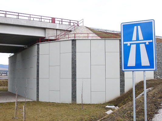 Zastosowanie technologii gruntu zbrojonego do posadowienia przyczółków mostowych