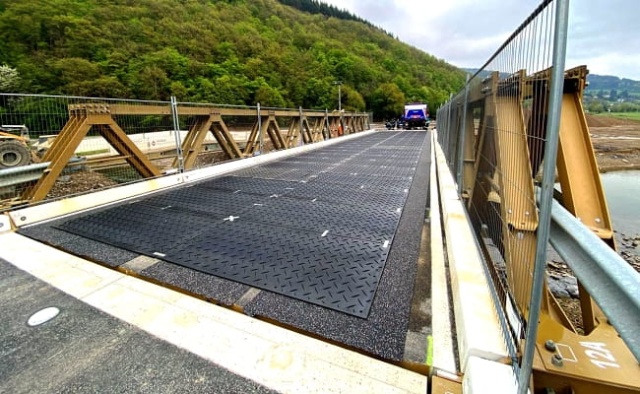 Jak płyty drogowe zapewniają przejezdność tymczasowych dojazdów na plac budowy lub chronią nawierzchnie