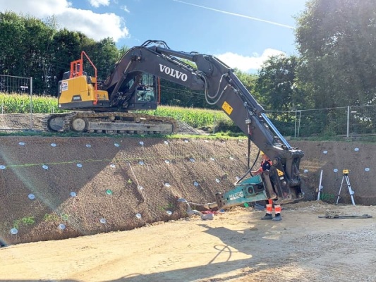 Zabezpieczenie stateczności skarp za pomocą mechanicznych kotew gruntowych i prefabrykowanych drenaży