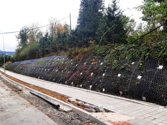 Zabezpieczenie stateczności skarp za pomocą mechanicznych kotew gruntowych i prefabrykowanych drenaży