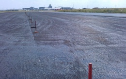 Zwiększenie trwałości warstw bitumicznych na pasach startowych lotniska w Pradze