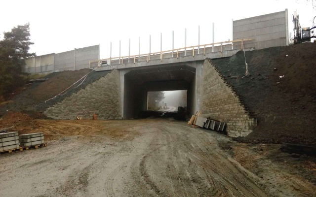 Modernizacja autostrady D1, odcinek 04, Ostředek – Šternov, wzmocnione skrzydła mostu