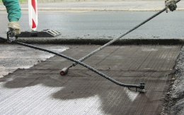 Celopowierzchniowa ochrona przed pęknięciami na ulicy Koliště w Brnie