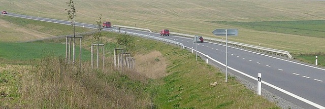 Zasadzenie nasypu drogowego na nawodnionym miękkim podłożu z osadami stawowymi