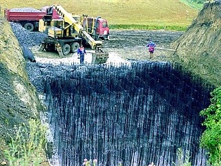 Geokomórkowa struktura jako element posadowienia powierzchniowego