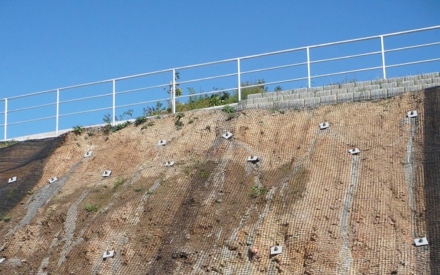 Ochrona skarpy na terenie drogerii DM w Igławie