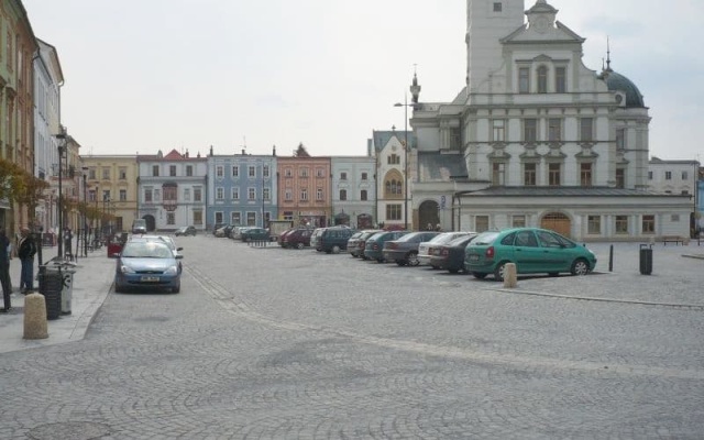 Stabilizacja powierzchni podbudowy placu w Uničowie