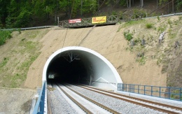 Wzmocnienie stoków portalu wyjazdowego tunelu Hněvkov II