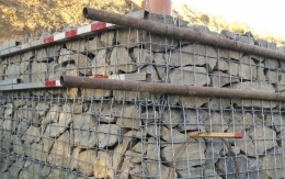 Modyfikacja nachylonej działki w Lelekovicach