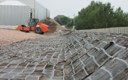 Mur oporowy centrum handlowego Olympia w Pilźnie