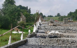 Mur oporowy z systemu Tensartech TW1 na korytarzu kolejowym Votice – Benešov