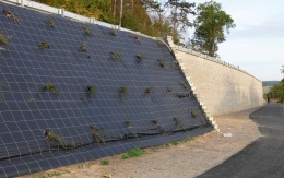 Mury oporowe w systemie Tensartech TW1 i zbrojone strome skarpy w Bučovicach