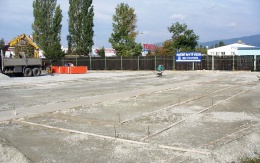 Posadowienie hali na terenie podmokłym z wykorzystaniem platformy rozkładającej z geosiatkami Tensar