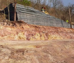 Realizacja zjazd na stromym terenie w Kadan