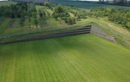 Sanacja muru oporowego na boisku piłkarskim w Dolním Němčí