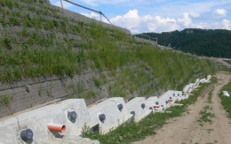 Wzmocnione zbocza pod autostradą D3 na odcinku Svrčinovec – Skalité