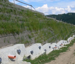 Wzmocnione zbocza pod autostradą D3 na odcinku Svrčinovec – Skalité